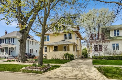 428 8th Ave, Burr Ridge, IL 60525