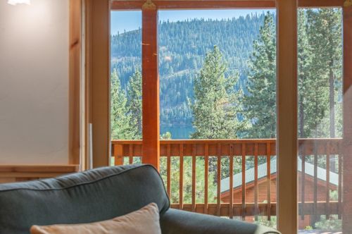 14405 Denton Ave, Truckee CA  96161-3612 exterior