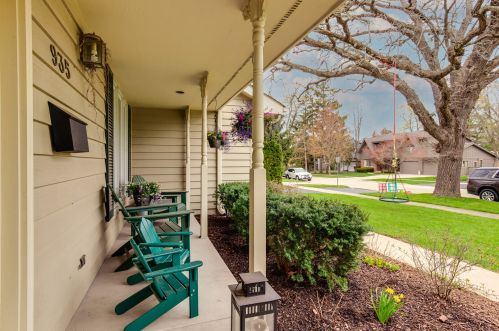 935 Walnut St, Bannockburn, IL 60015-2945