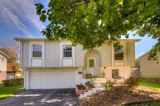 7011 65th Ave, Omaha, NE 68152-2113