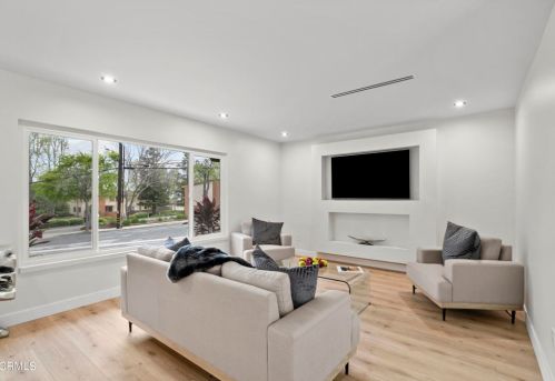 3579 Pontiac St, Glendale CA  91214-1822 exterior