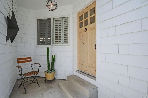 591 Fieldcrest Dr, Healdsburg, CA 95448-3364