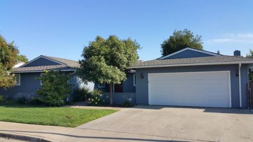 1716 Portals Ave, Clovis, CA 93611-2036