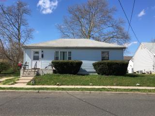 112 County Rd, Cliffwood, NJ 07721-1019