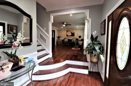 8005 Lake Pleasant Dr, Springfield VA  22153-3005 exterior