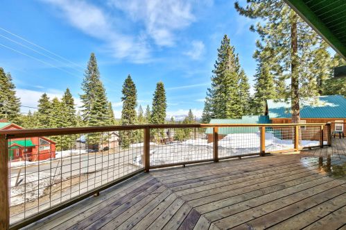 11030 Ski Slope Way, Truckee CA  96161-6603 exterior