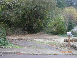 257 10th St, Toledo, OR 97391-1307