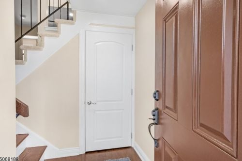 33 Bennington Sq, Hackettstown, NJ 07840-4207