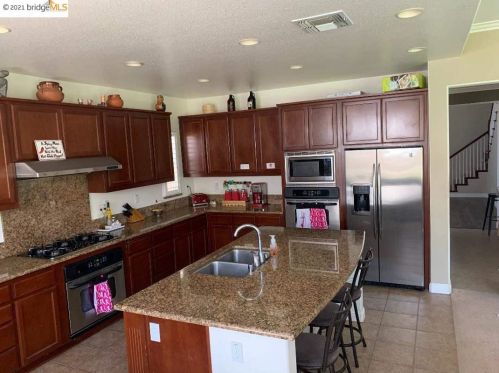 2551 Wyman Way, Tracy, CA 95377-8556