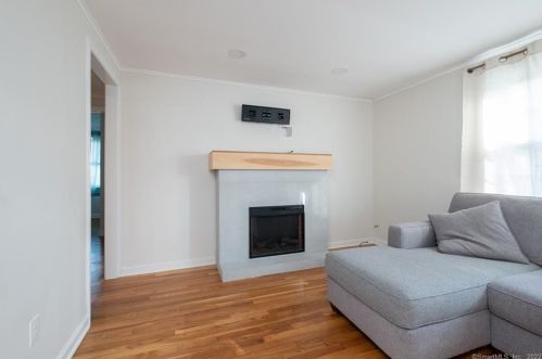 11 Dobson Cir, Middletown CT  06457-4603 exterior