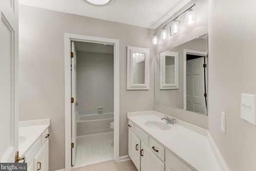 6125 Wooded Run Dr, Columbia MD 21044-3800 exterior