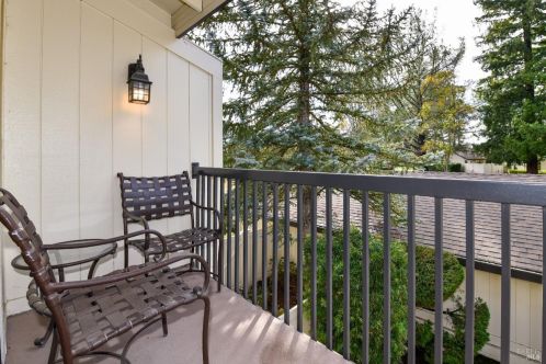 660 Cottage Dr, Fairfield CA  94558-1212 exterior