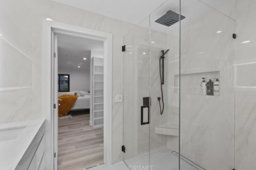 2434 Delisle Ct, Glendale CA  91208-2210 exterior