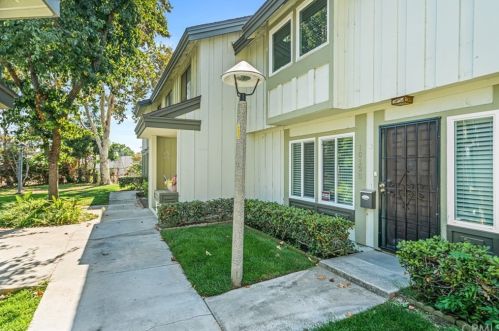 10120 Karmont Ave, South Gate, CA 90280-5419