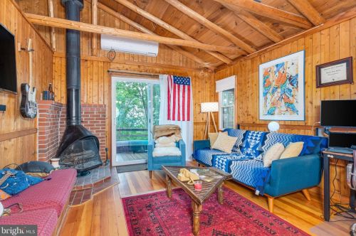 588 Shannondale Rd, Harpers Ferry WV 25425-4757 exterior