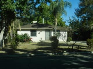734 Sample Ave, Fresno, CA 93704-1425