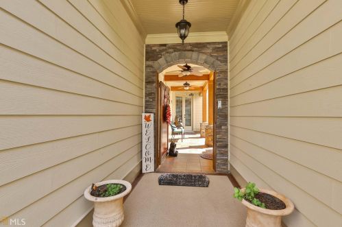 94 Beacon Crst, Newnan, GA 30265-5588