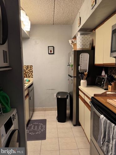 200 Lombard St, Philadelphia PA  19147-1605 exterior