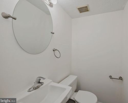 8105 Willowdale Ct, Springfield VA  22153-3620 exterior