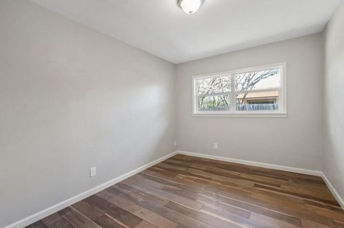 5204 Creekline Dr, Austin TX  78745-2227 exterior