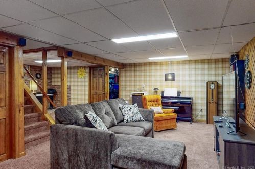 158 Scully Rd, Somers CT  06071-1723 exterior