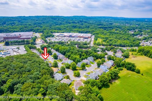 11 Mulberry Ln, Holmdel Village, NJ 07733-1166