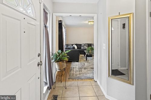 12844 Valleyhill St, Woodbridge, VA 22192-6420