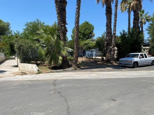 300 Tierney St, Perris, CA 92570-1618