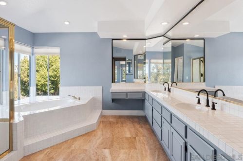 1597 Parkview Dr, Vista CA  92081-8750 exterior