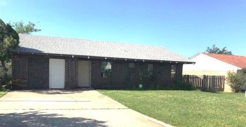 1210 Pond Creek Dr, Tecumseh, OK 74873-1633