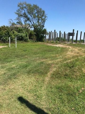 3010 Todville Rd, Taylor Lake Village, TX 77586-3012