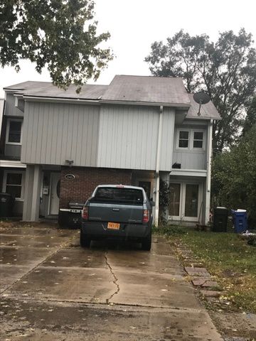 2060 Berkshire Cir, Carpentersville, IL 60110-2481