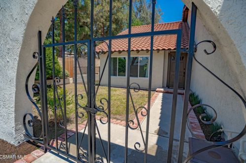 3051 Stonewood St, Simi Valley, CA 93063-2181