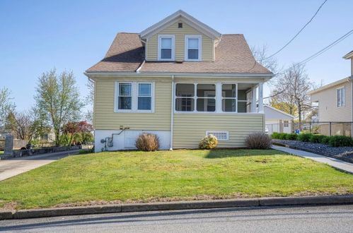 192 Hilton St, Tiverton, RI 02878-1119