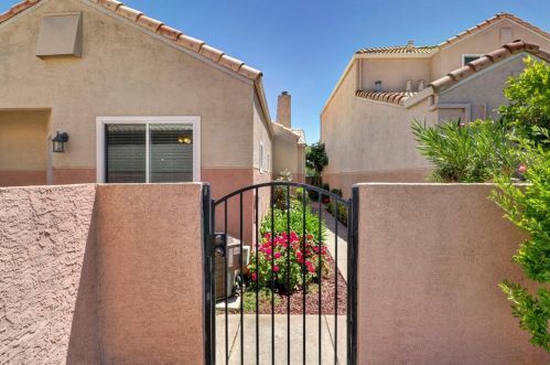 3124 Laguna Ct, Elk Grove, CA 95758-4571