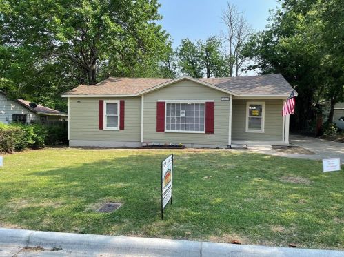 3800 Knox St, Fort Worth TX  76119-4819 exterior