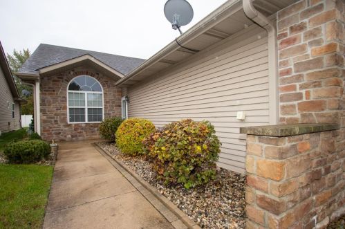 511 Cochran Dr, Crown Point, IN 46307-2365