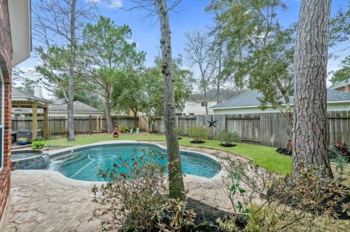 130 Evangeline Oaks Cir, Conroe TX  77384-5010 exterior