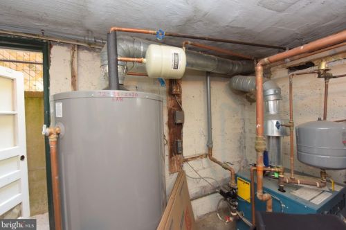 7803 Lockney Ave, Silver Spring MD 20912-7303 exterior