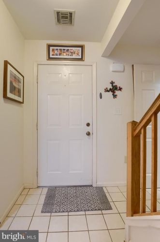 105 Spring Ridge Ct, Lancaster, PA 17601-1759