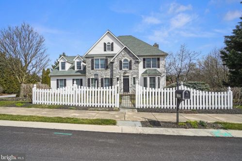 2275 Ashleigh Dr, York, PA 17402-4642