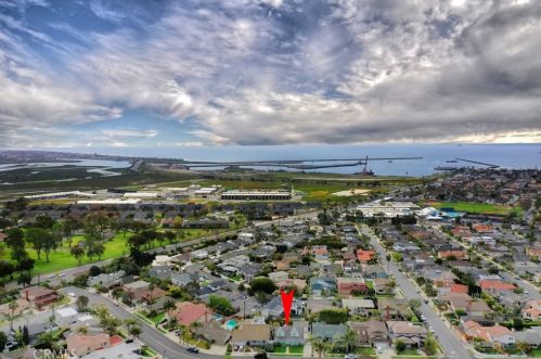 1712 Catalina Ave, Seal Beach, CA 90740-5711