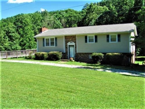 408 Rustling Oaks Dr, Waverly, TN 37185-1040