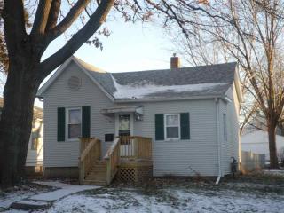 207 30th St, Davenport, IA 52803-1607
