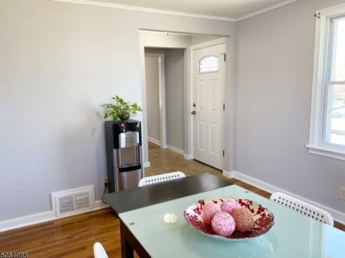 152 6th Ave, Manville, NJ 08835-1208