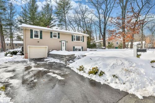 58 Wethersfield Rd, Nashua, NH 03062-3435