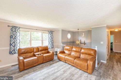 146 Beaver Creek Trl, Cross Junction, VA 22625-1600