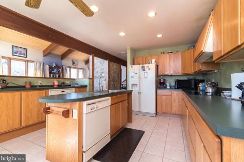 80 Quinn Lea Rd, Harpers Ferry WV 25425-5372 exterior