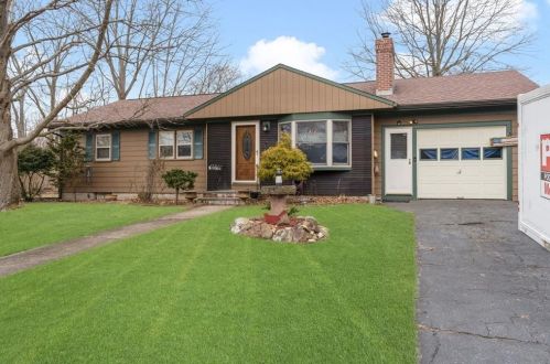 149 Imperial Dr, Warwick, RI 02886-1918