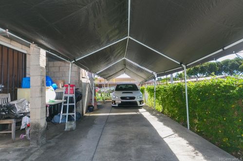 1702 Eluwene St, Honolulu HI  96819-4026 exterior